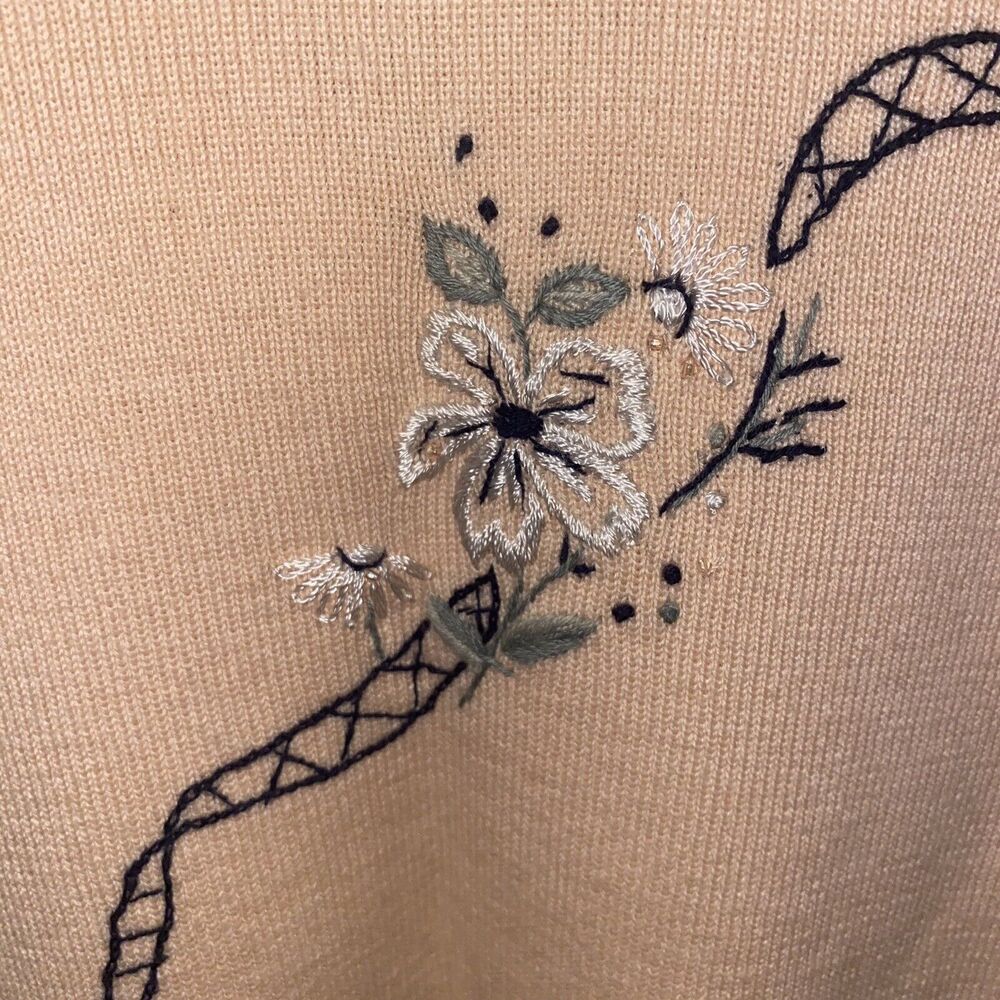 Vintage Koret Womens Cardigan Size Medium Pink Embroidered Floral Grandma V-Neck - Picture 7 of 10